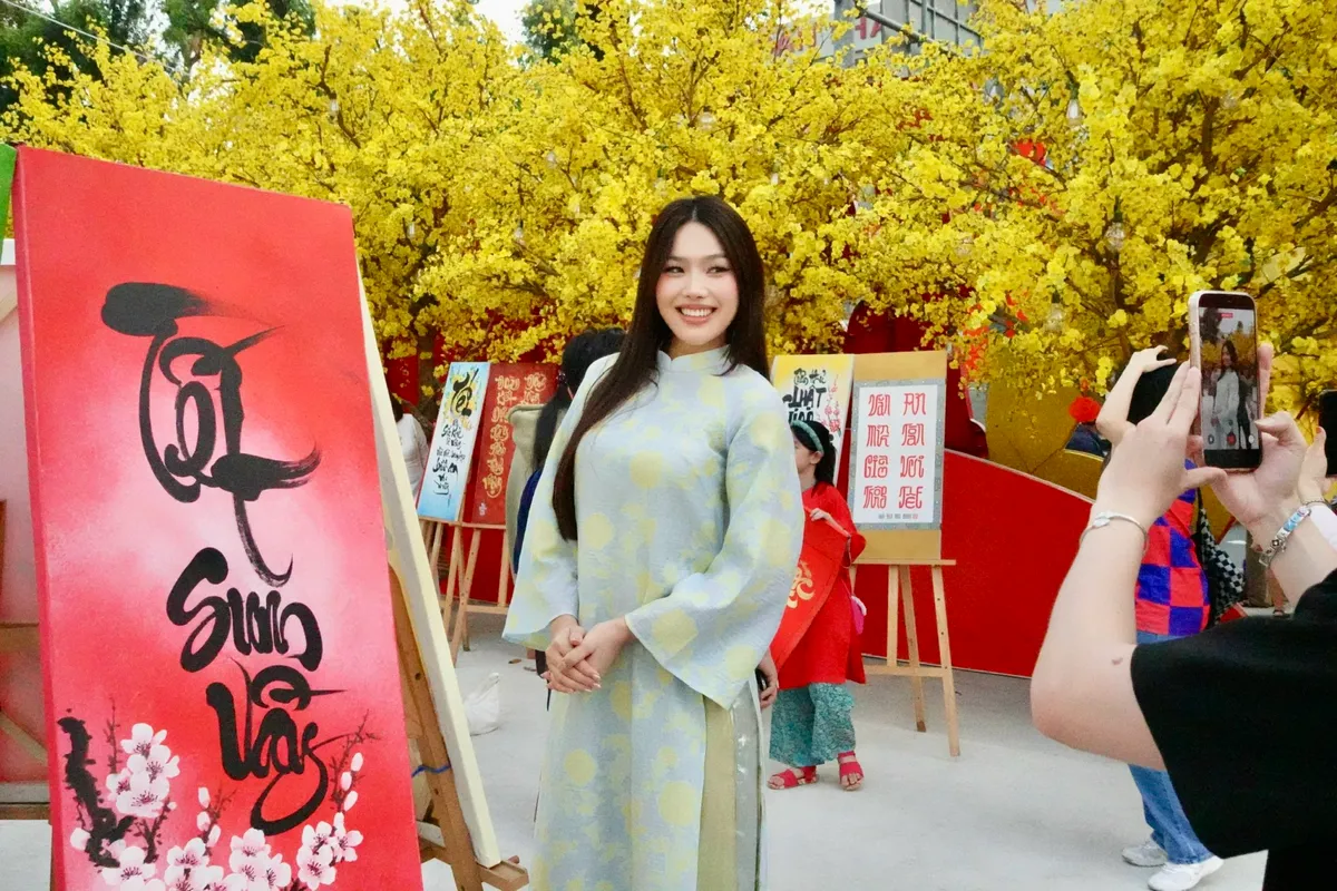 Khai mạc Lễ hội Tết Việt 2026: Đẹp xưa trong rạng rỡ hôm nay - Ảnh 16.