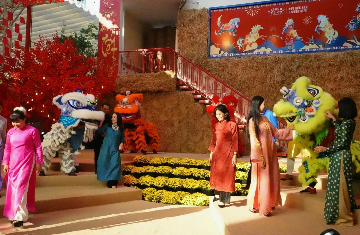 Khai mạc Lễ hội Tết Việt 2026: Đẹp xưa trong rạng rỡ hôm nay - Ảnh 4.