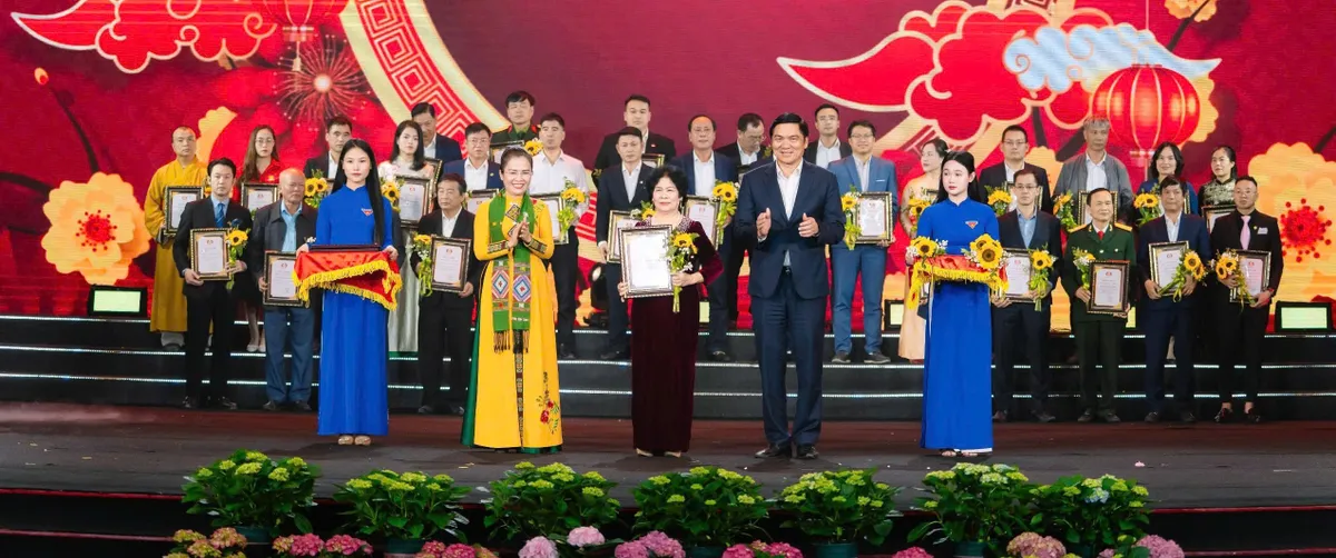 Hội doanh nghiệp th&agrave;nh phố Vinh tại H&agrave; Nội: Khẳng định tr&aacute;ch nhiệm x&atilde; hội v&agrave; tinh thần hướng về nguồn cội- Ảnh 3.