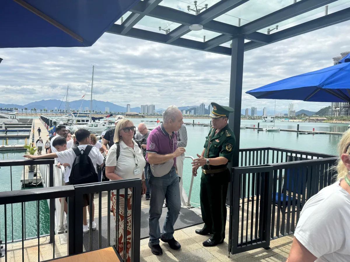 Du lịch tàu biển rộn ràng về Khánh Hòa dịp cận Tết: Tín hiệu khởi sắc đầu năm 2026- Ảnh 2. Du lịch tàu biển rộn ràng về Khánh Hòa dịp cận Tết: Tín hiệu khởi sắc đầu năm 2026- Ảnh 2.