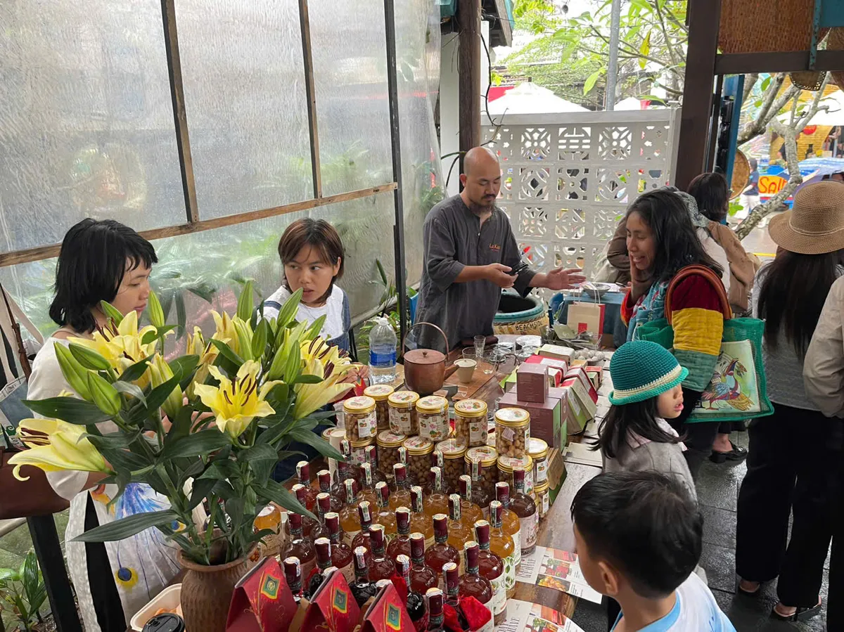 Chợ phi&ecirc;n T&acirc;n Th&agrave;nh - điểm hẹn xanh thu h&uacute;t du kh&aacute;ch quốc tế tại Đ&agrave; Nẵng - Ảnh 5.
