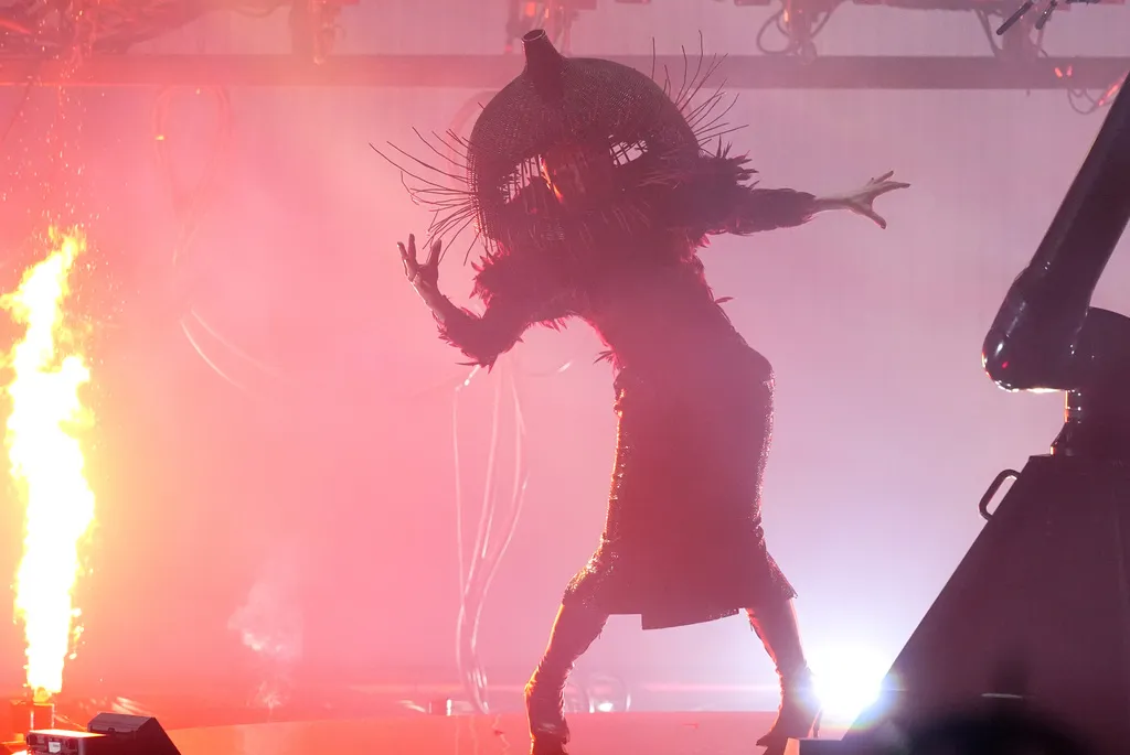 Lady Gaga ma mị tại Grammy 2026, đang gặt hái nhiều máy hát vàng - Ảnh 3.