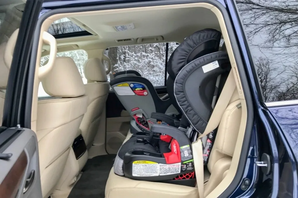 Khi n&agrave;o trẻ em mới c&oacute; thể d&ugrave;ng d&acirc;y an to&agrave;n người lớn tr&ecirc;n &ocirc; t&ocirc;?- Ảnh 1.