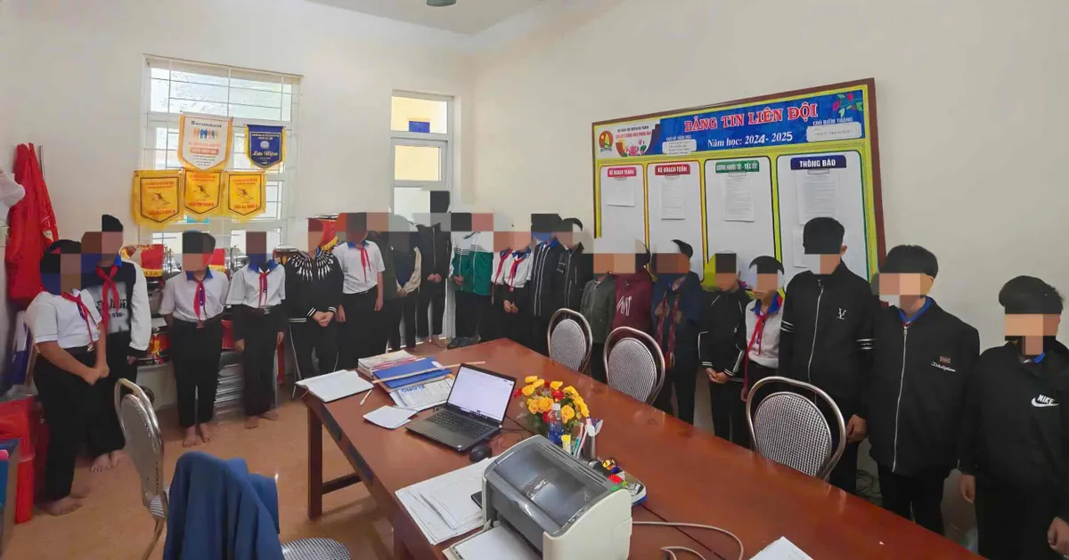 Ra đường nhảy m&uacute;a theo tiếng c&ograve;i xe tải, 23 học sinh ở Quảng Trị bị c&ocirc;ng an mời l&agrave;m việc  - Ảnh 1.