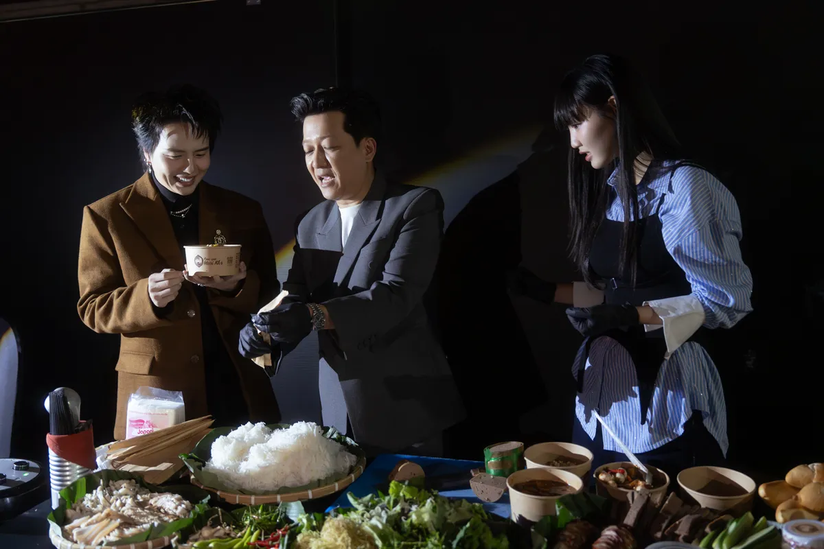 Hòa Minzy khoe thành tích khủng với 8.000 khán giả - Ảnh 12.