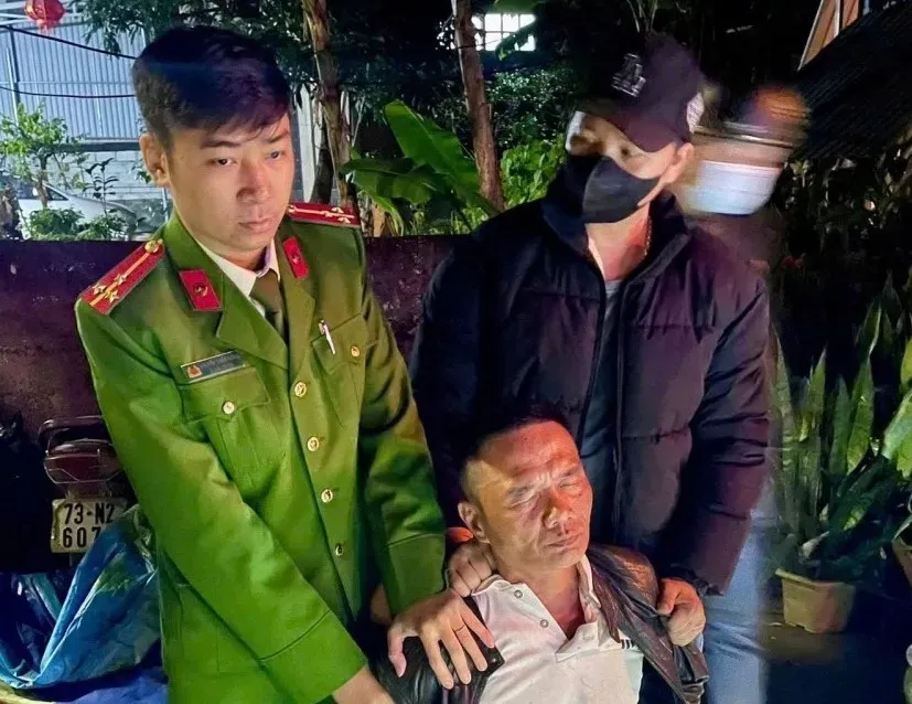 Bắt giữ người đ&agrave;n &ocirc;ng t&agrave;ng trữ 49 vi&ecirc;n ma t&uacute;y tổng hợp tại Quảng Trị- Ảnh 1.