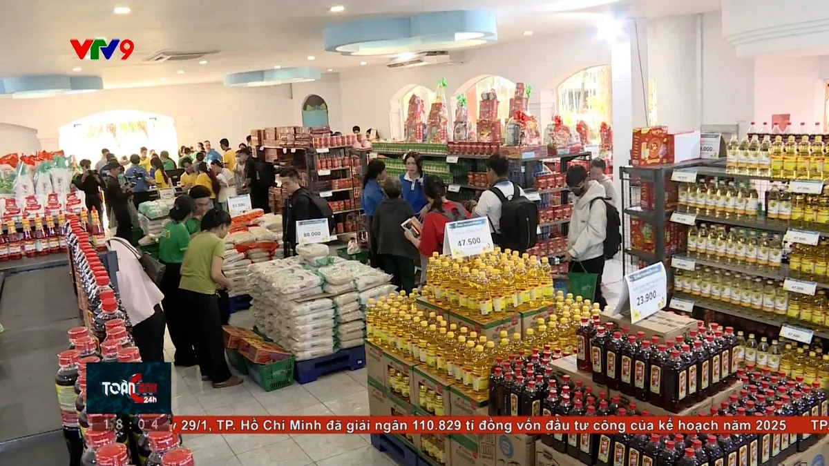 TP. Hồ Chí Minh: Siêu thị mini 0 đồng mang Tết cho bà con khó khăn