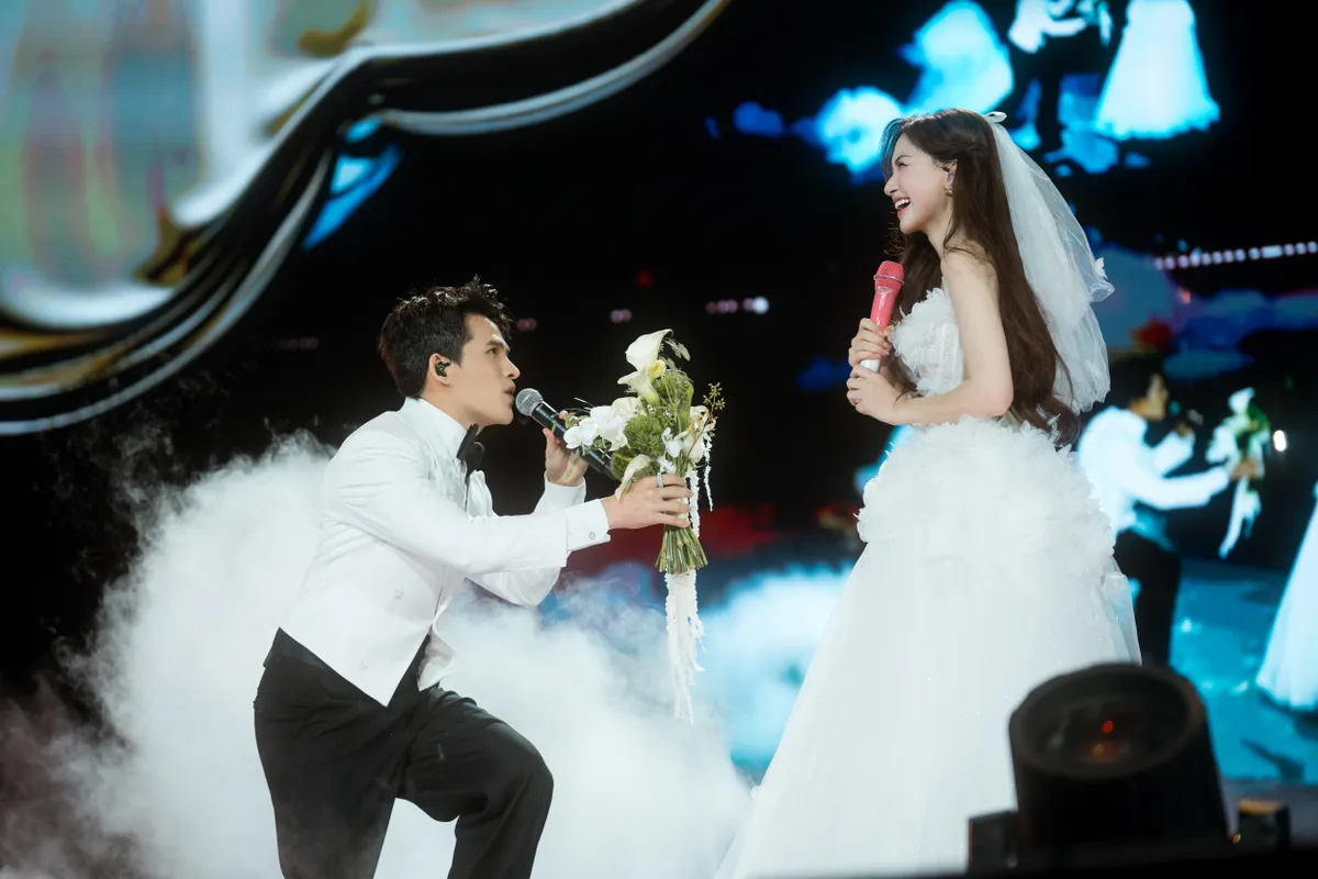 Hòa Minzy khoe thành tích khủng với 8.000 khán giả - Ảnh 6.