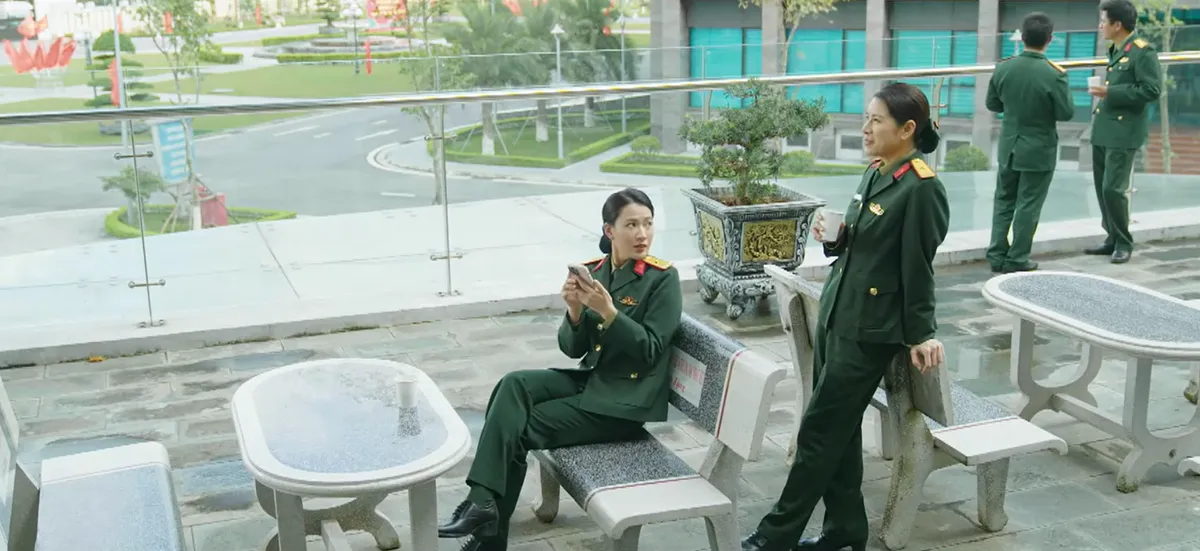 Kh&ocirc;ng giới hạn - Tập 2: Ki&ecirc;n (Steven Nguyễn) cho Lam Anh (Minh Trang) &ldquo;leo c&acirc;y&rdquo; v&igrave; nhiệm vụ khẩn cấp - Ảnh 11.