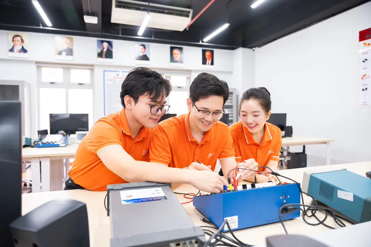 Khởi động chương tr&igrave;nh học bổng T&igrave;m kiếm nh&acirc;n t&agrave;i kỷ nguy&ecirc;n số - Ảnh 1.