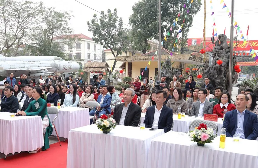 Ninh B&igrave;nh: Triển l&atilde;m &ldquo;Đảng Cộng sản Việt Nam - S&aacute;ng m&atilde;i niềm tin&rdquo; - Ảnh 1.