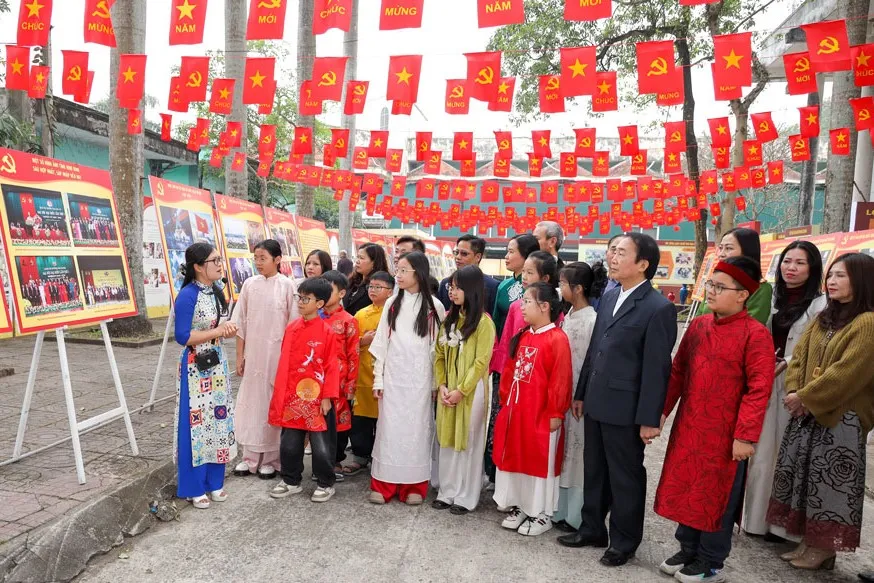 Ninh B&igrave;nh: Triển l&atilde;m &ldquo;Đảng Cộng sản Việt Nam - S&aacute;ng m&atilde;i niềm tin&rdquo; - Ảnh 2.