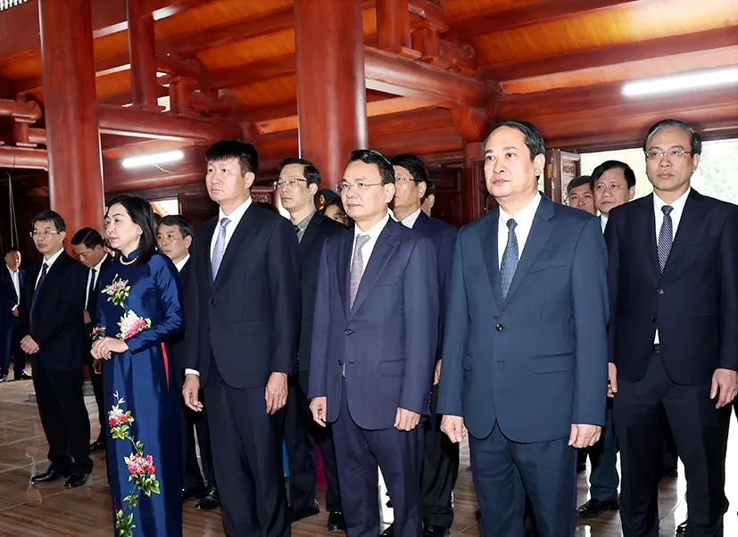 Ninh B&igrave;nh: D&acirc;ng hương nh&acirc;n kỷ niệm 96 năm Ng&agrave;y th&agrave;nh lập Đảng Cộng sản Việt Nam - Ảnh 2.