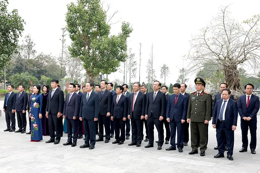 Ninh B&igrave;nh: D&acirc;ng hương nh&acirc;n kỷ niệm 96 năm Ng&agrave;y th&agrave;nh lập Đảng Cộng sản Việt Nam - Ảnh 3.