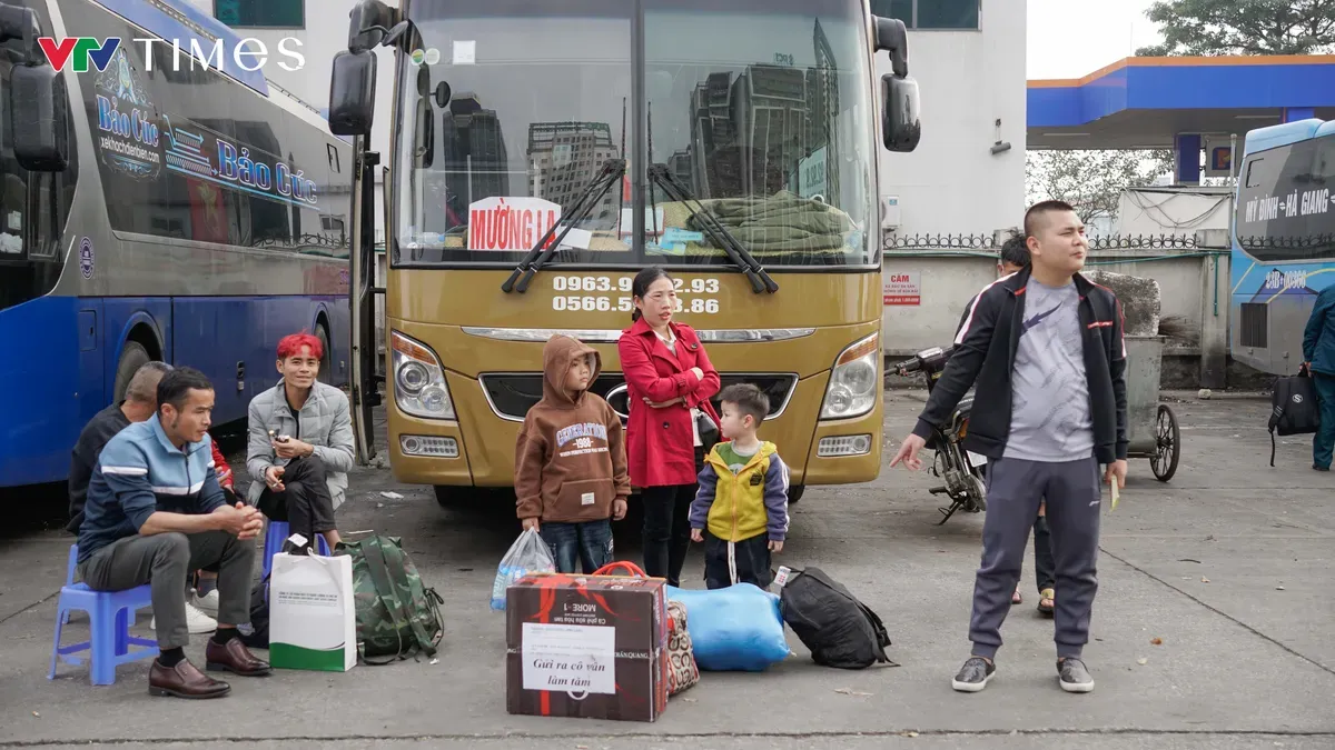 H&agrave; Nội tăng cường gần 2.500 xe kh&aacute;ch phục vụ dịp nghỉ Tết - Ảnh 1.