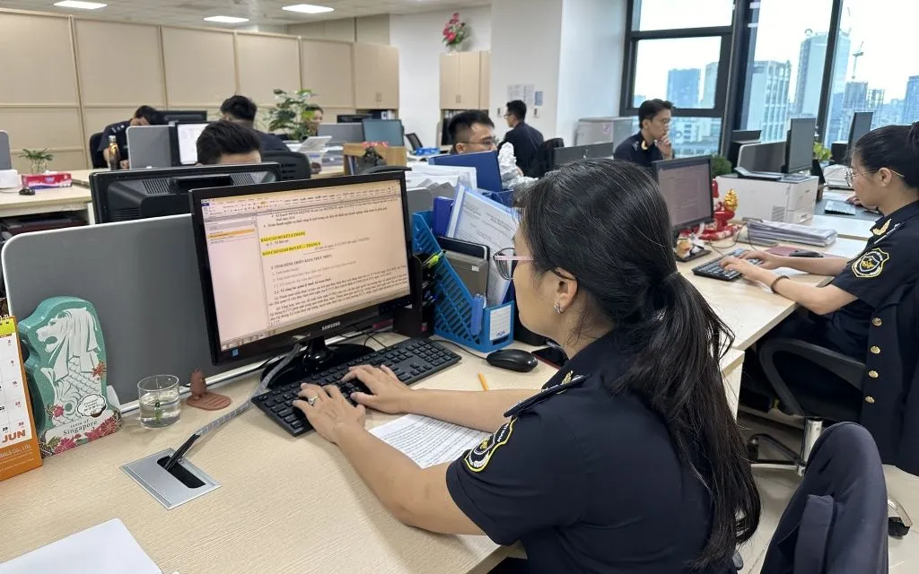 Luật Quản lý thuế số 108/2025/QH15 bổ sung trường hợp phải hoàn thành nghĩa vụ nộp thuế trước khi xuất cảnh