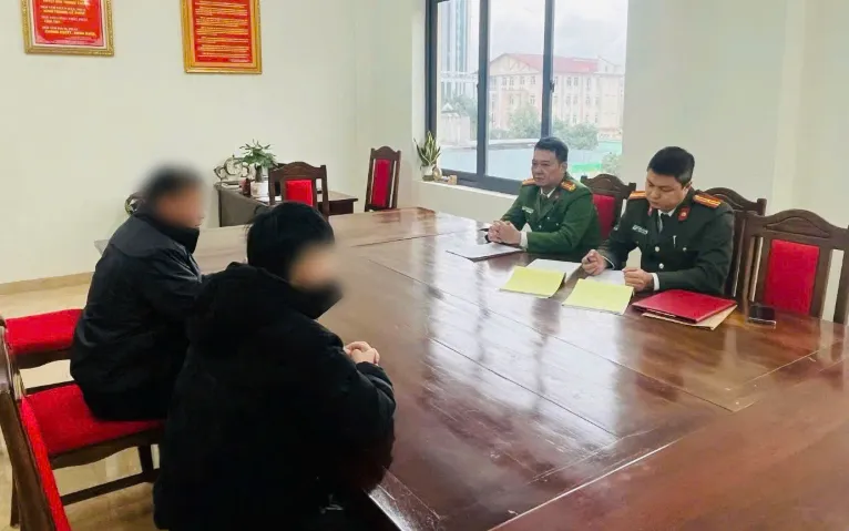 Công an xã Bảo Thắng triệu tập nghi phạm đăng tải thông tin kích động bạo lực