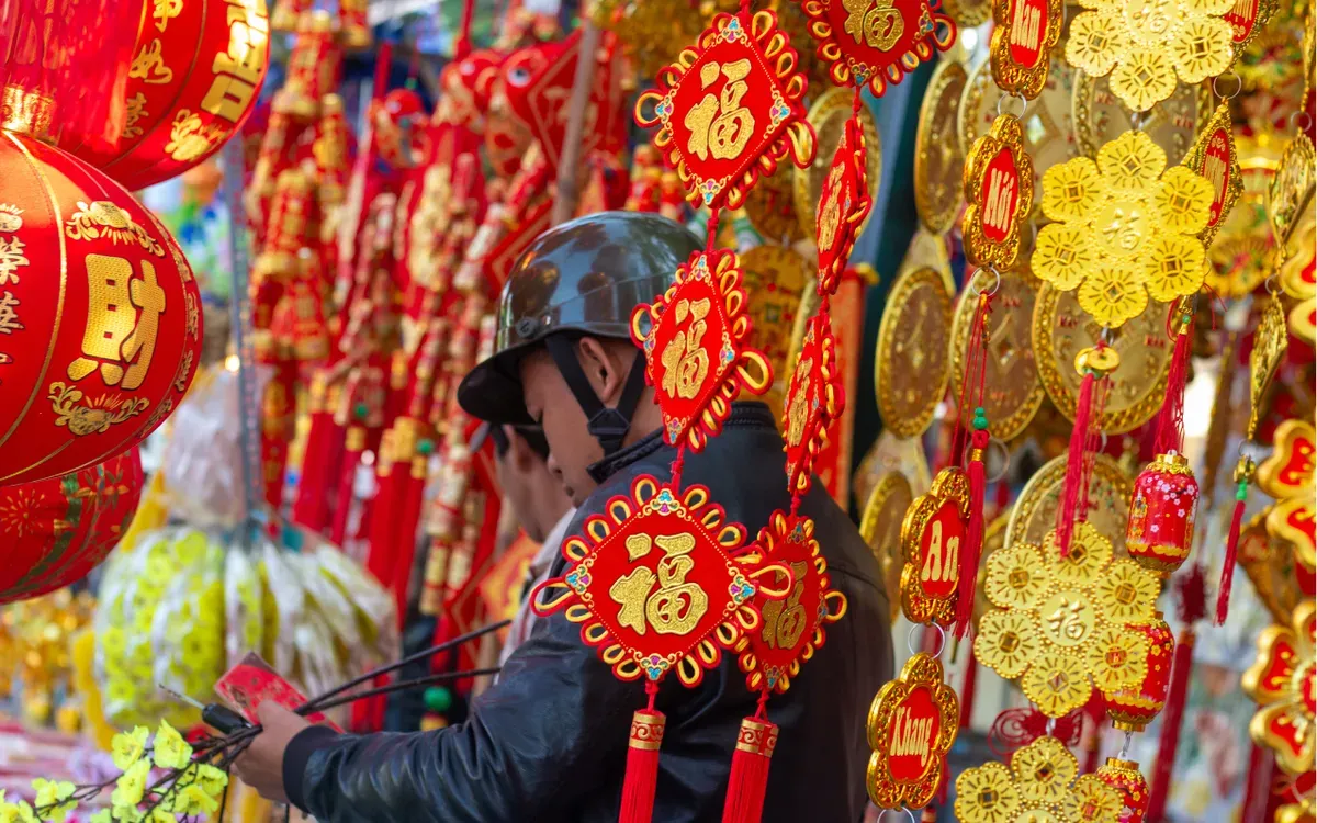 &Aacute;p lực v&ocirc; h&igrave;nh dịp Tết: Khi niềm vui đo&agrave;n vi&ecirc;n đi k&egrave;m căng thẳng- Ảnh 1.