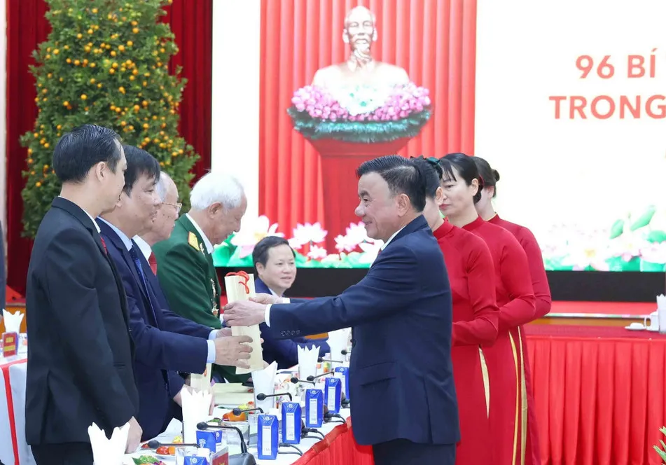 Thường trực Ban B&iacute; thư gặp mặt 96 B&iacute; thư Chi bộ xuất sắc to&agrave;n quốc - Ảnh 4.