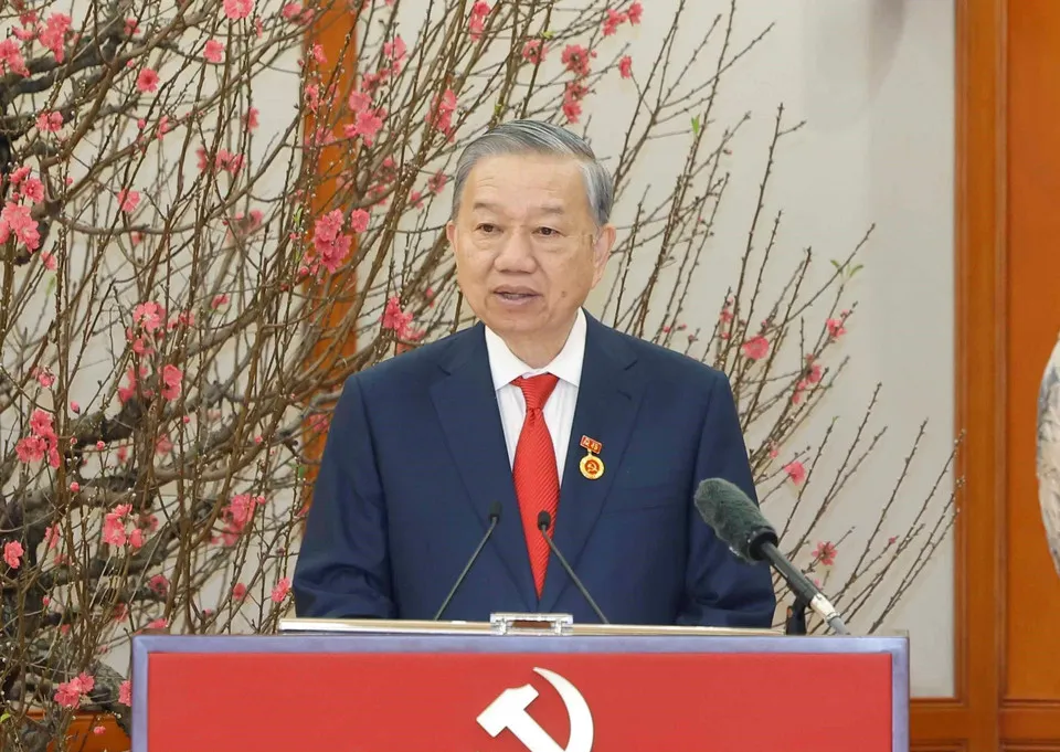 Trao Huy hiệu 45 năm tuổi Đảng tặng Tổng B&iacute; thư T&ocirc; L&acirc;m  - Ảnh 4.