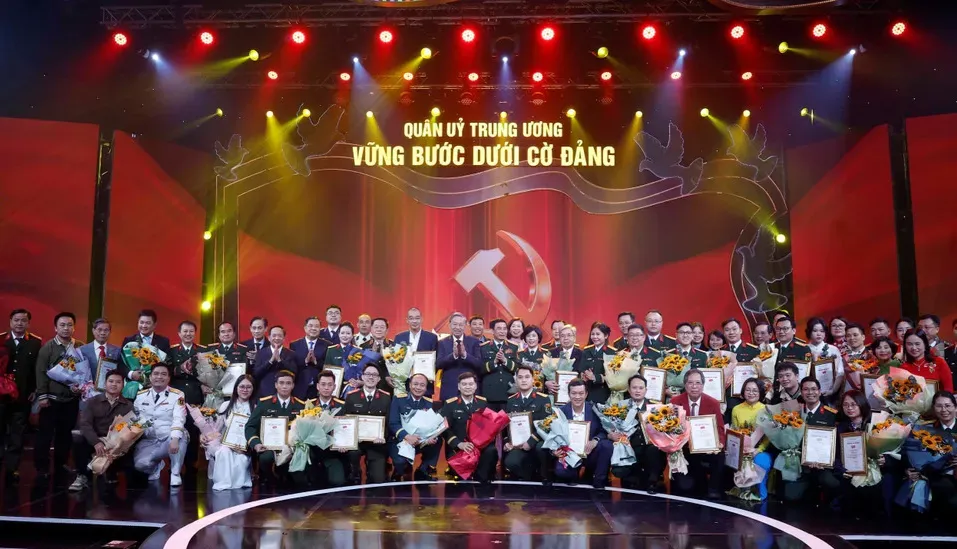 Tổng B&iacute; thư T&ocirc; L&acirc;m dự lễ tổng kết, trao giải cuộc thi b&aacute;o ch&iacute; &ldquo;Vững bước dưới cờ Đảng&rdquo;- Ảnh 1.