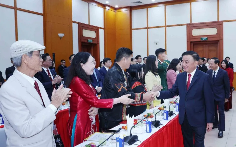 Thường trực Ban B&iacute; thư gặp mặt 96 B&iacute; thư Chi bộ xuất sắc to&agrave;n quốc - Ảnh 1.