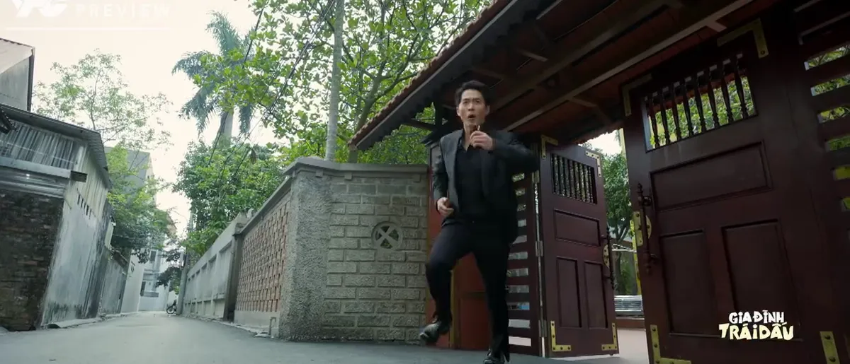 Gia đ&igrave;nh tr&aacute;i dấu - Tập 29: B&aacute;o tin vui, Đức bị bố vợ tương lai đuổi chạy 't&oacute;e kh&oacute;i' - Ảnh 2.