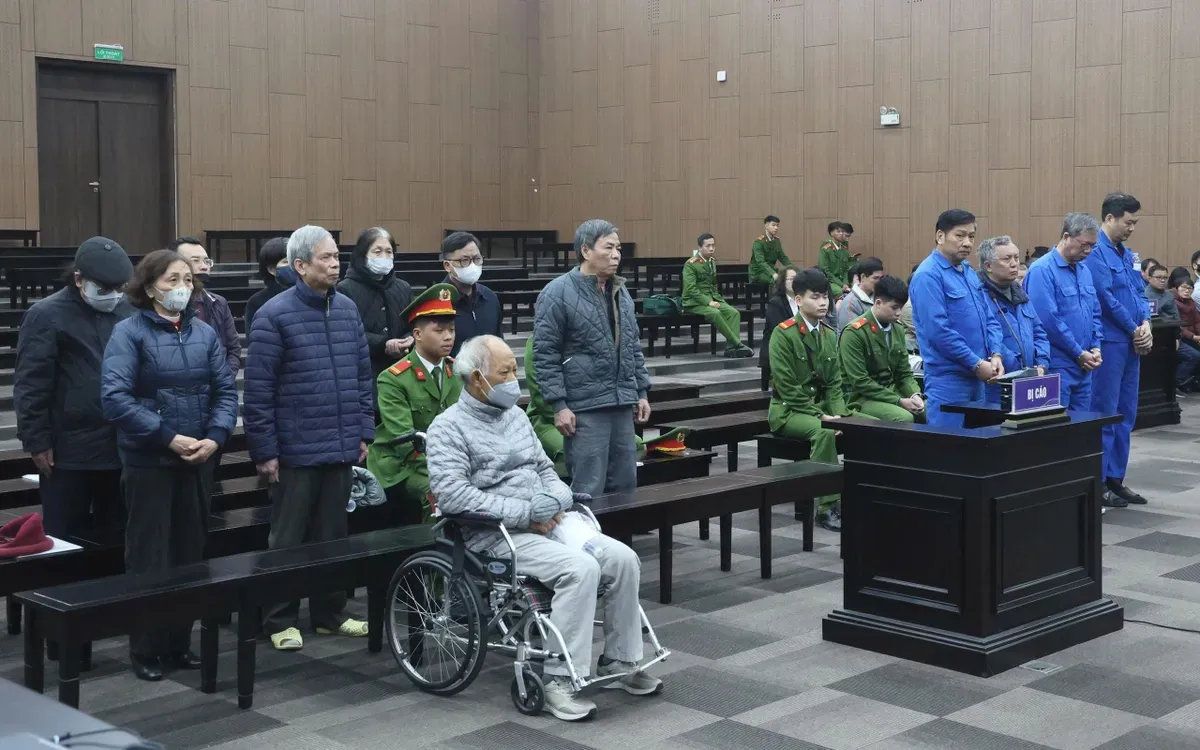 Cựu Chủ tịch Vicem Lê Văn Chung lĩnh 13 năm tù trong vụ dự án tháp nghìn tỷ bỏ hoang- Ảnh 1. Cựu Chủ tịch Vicem Lê Văn Chung lĩnh 13 năm tù trong vụ dự án tháp nghìn tỷ bỏ hoang- Ảnh 1.