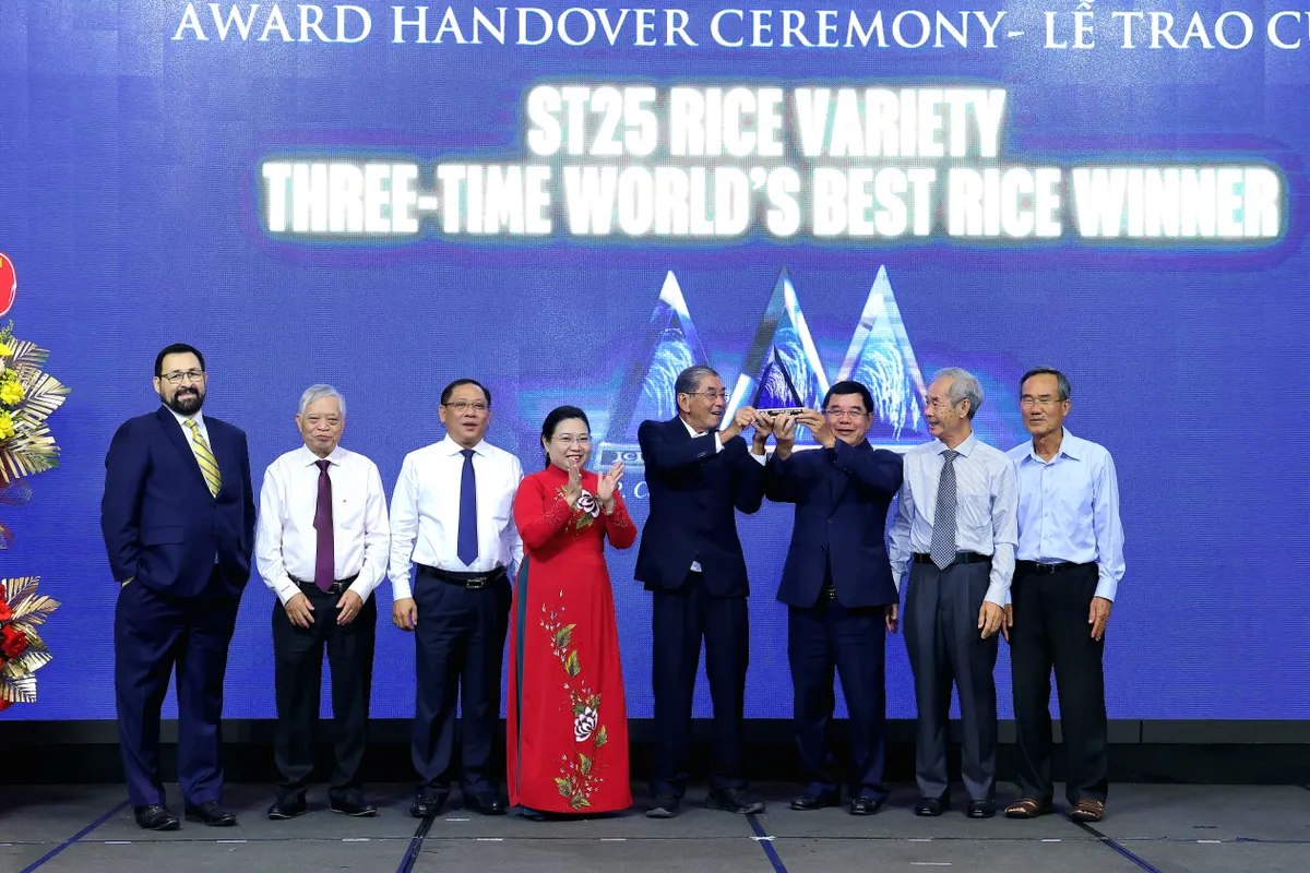 Gạo Việt Nam tiếp tục được trao c&uacute;p &ldquo;Gạo ngon nhất thế giới&rdquo; - Ảnh 1.