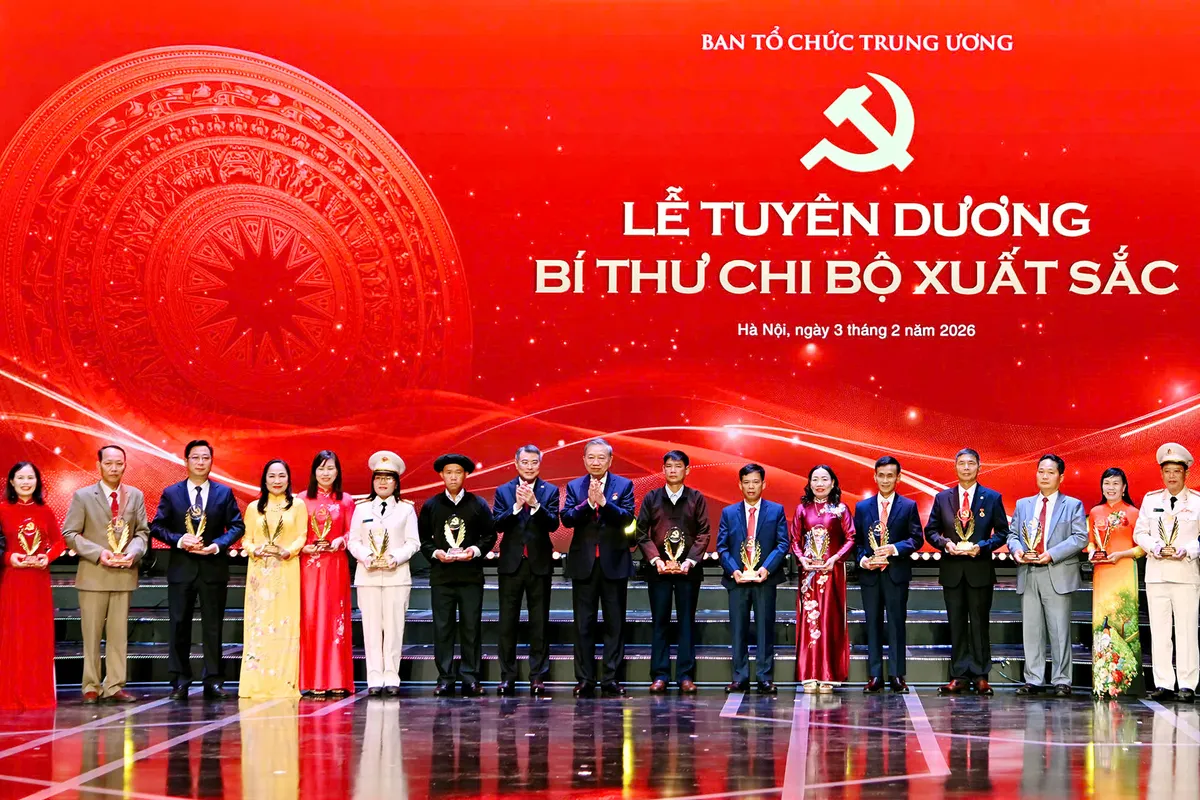 Lễ Tuy&ecirc;n dương 96 b&iacute; thư chi bộ xuất sắc v&agrave; trao giải B&uacute;a liềm v&agrave;ng lần thứ X - Ảnh 2.
