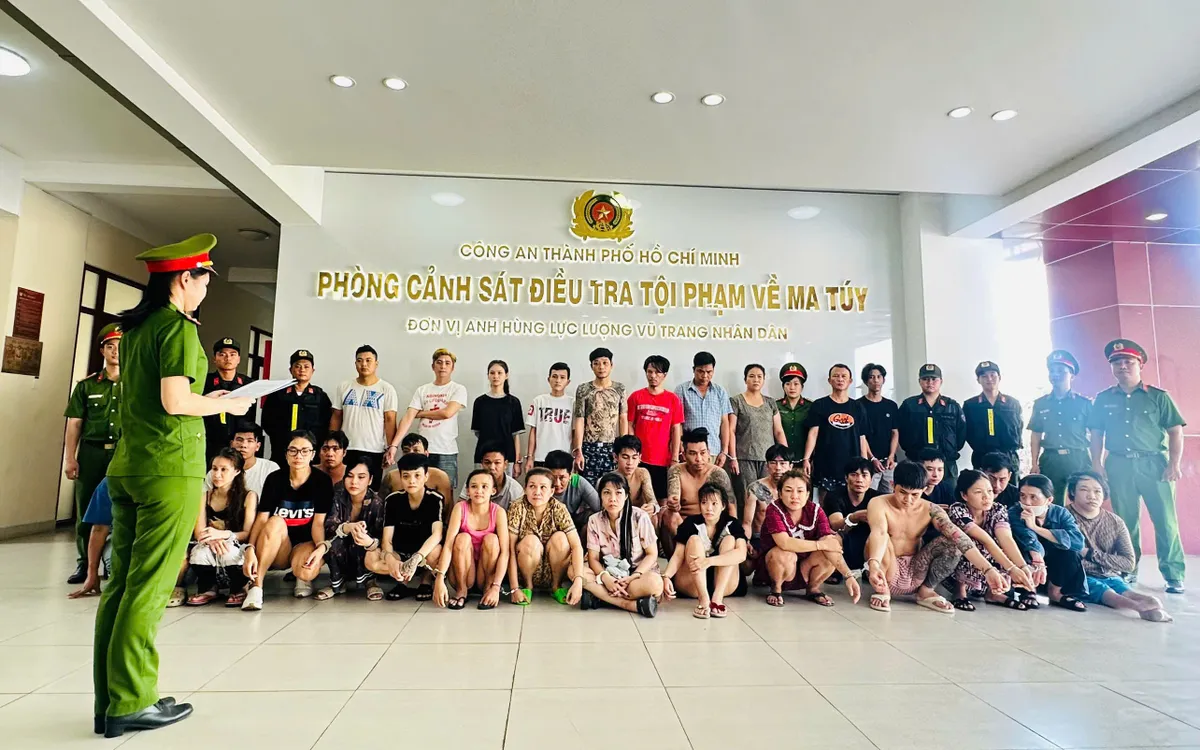 36 đối tượng có liên quan trọng vụ mua bán, tàng trữ, tổ chức và sử dụng trái phép chất ma túy.