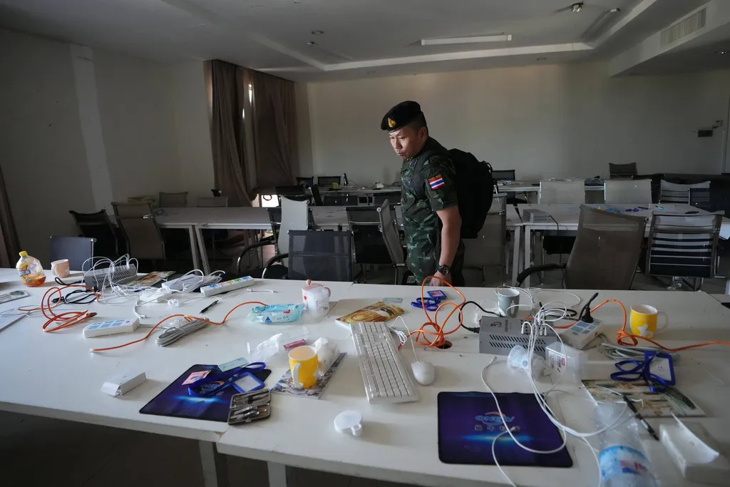 Ph&aacute;t hiện trung t&acirc;m lừa đảo ở bi&ecirc;n giới Th&aacute;i Lan - Campuchia- Ảnh 1.