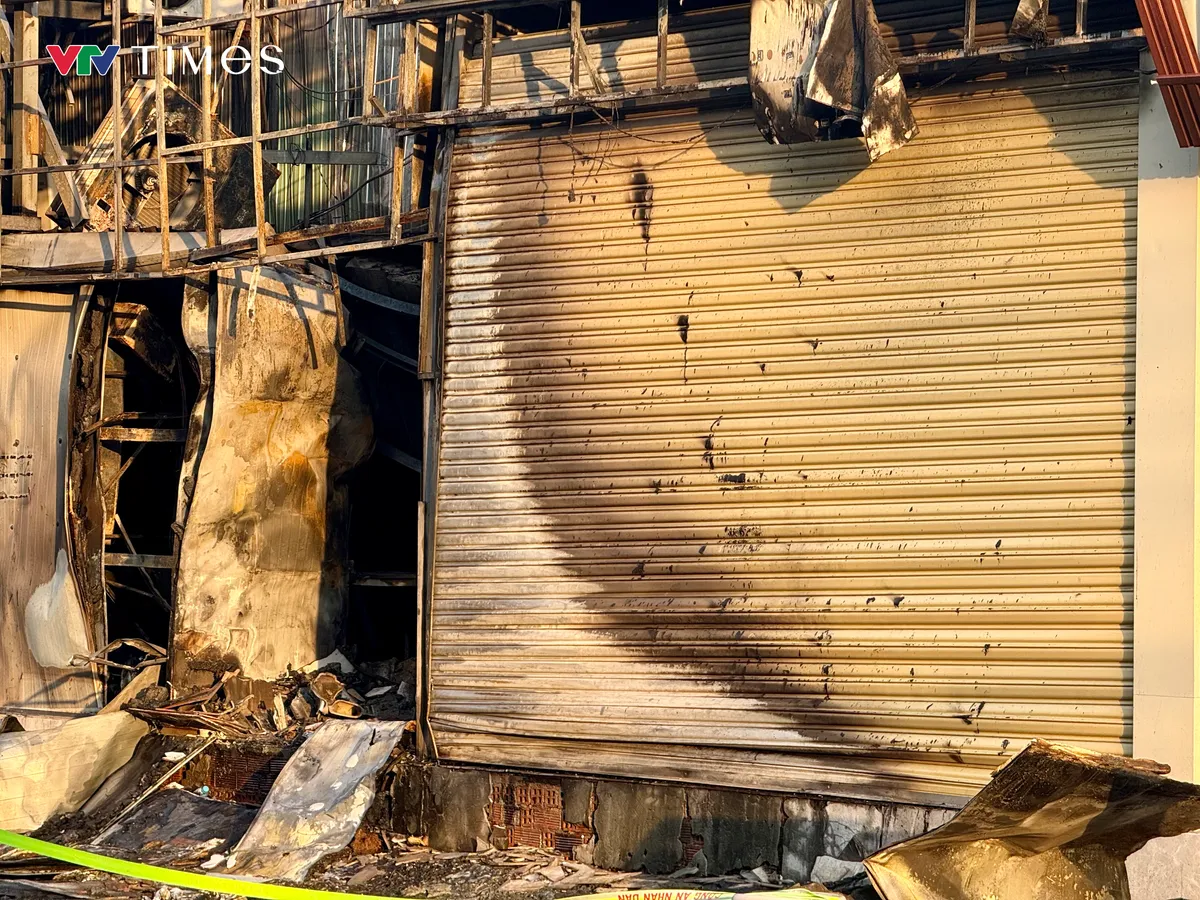 TP Hồ Ch&iacute; Minh: Ch&aacute;y tiệm b&aacute;nh lớn, 4 người may mắn tho&aacute;t nạn - Ảnh 1.