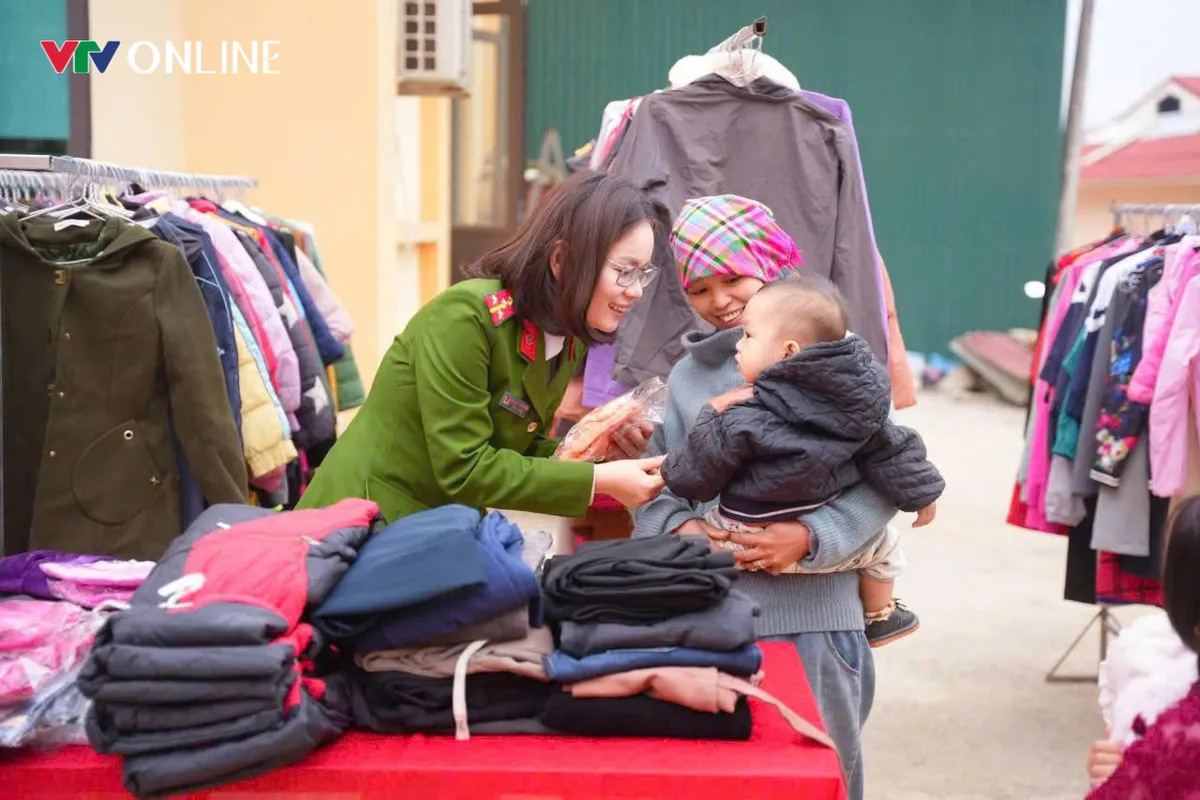 Tuy&ecirc;n Quang: Ấm ấp từ Gian h&agrave;ng kh&ocirc;ng đồng tại Thuận H&ograve;a - Ảnh 3.