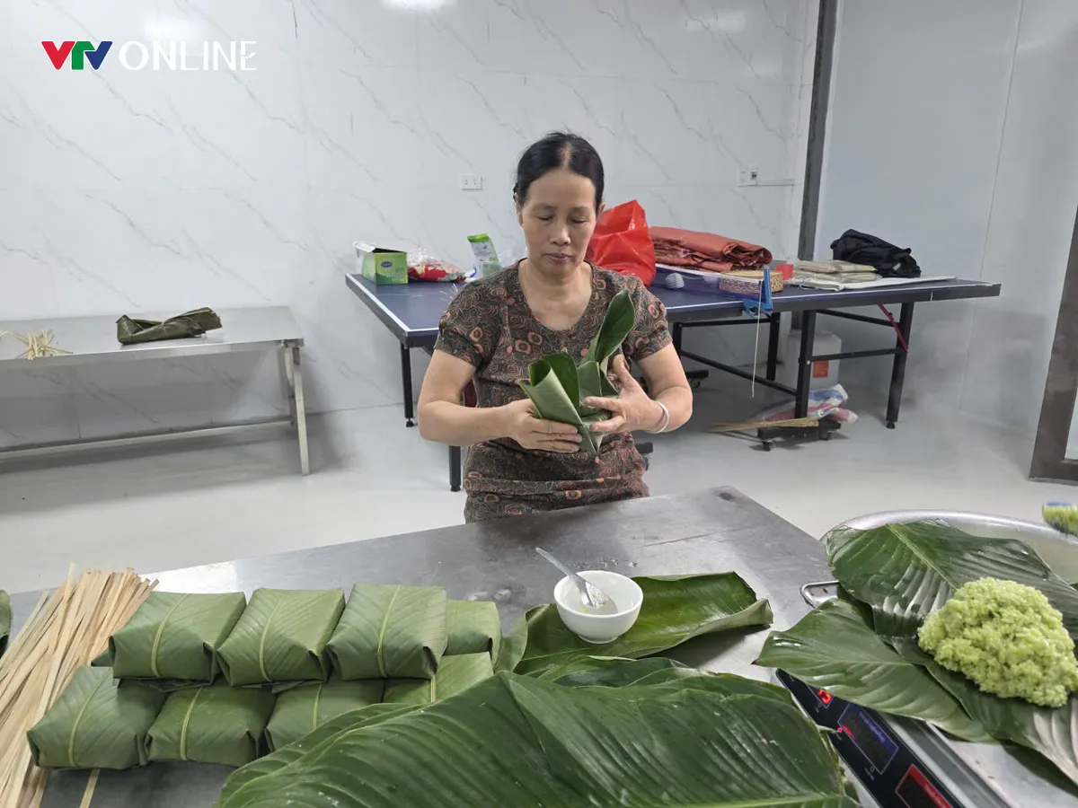 B&aacute;nh chưng Đất Tổ &ndash; G&oacute;i trọn hương vị Tết xưa - Ảnh 4.