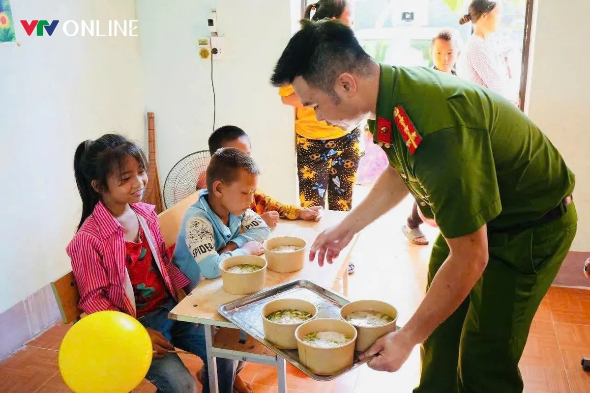 Tuy&ecirc;n Quang: Ấm ấp từ Gian h&agrave;ng kh&ocirc;ng đồng tại Thuận H&ograve;a - Ảnh 6.