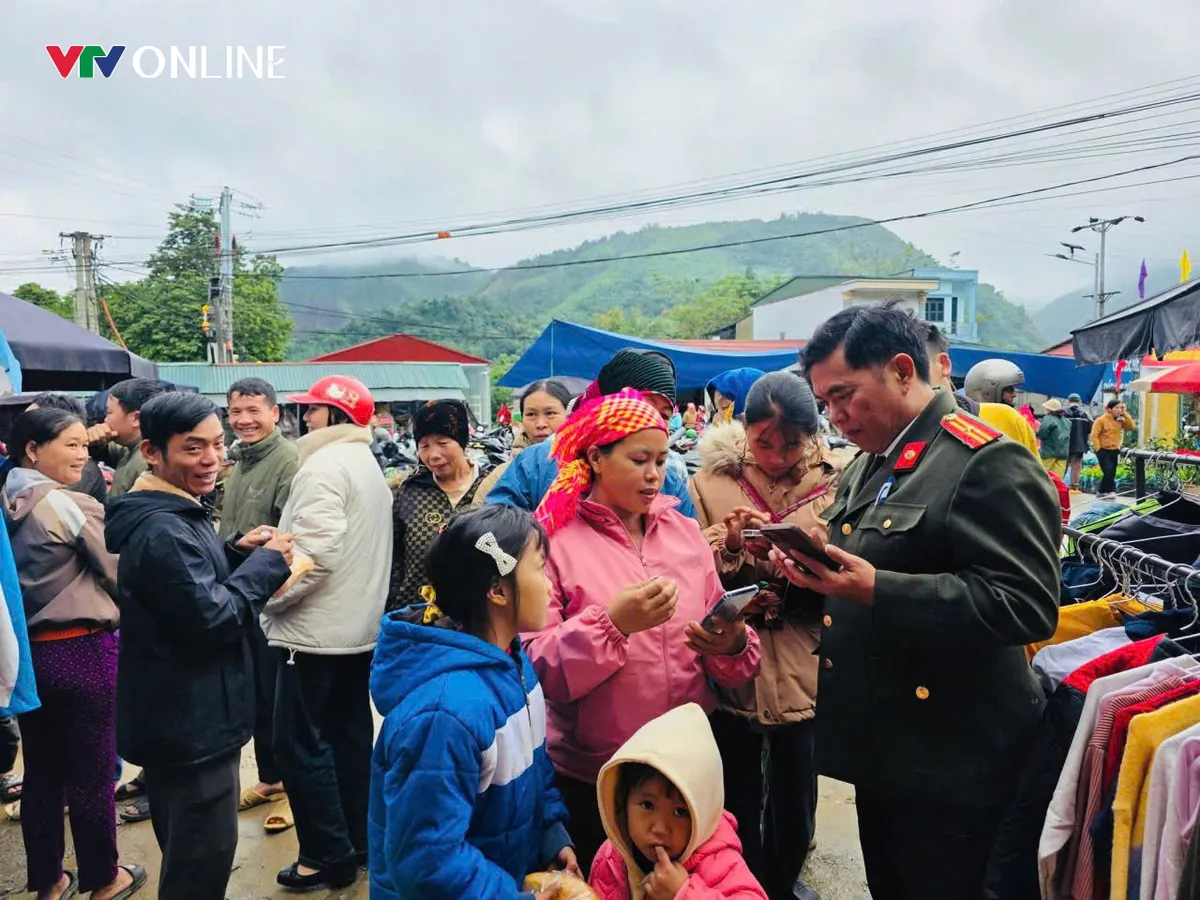 Tuy&ecirc;n Quang: Ấm ấp từ Gian h&agrave;ng kh&ocirc;ng đồng tại Thuận H&ograve;a - Ảnh 4.