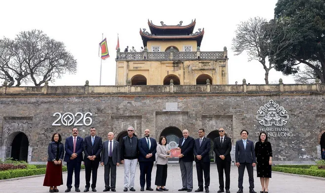 Chủ tịch Hạ viện Jordan viếng Chủ tịch Hồ Ch&iacute; Minh v&agrave; tham quan Ho&agrave;ng th&agrave;nh Thăng Long - Ảnh 2.