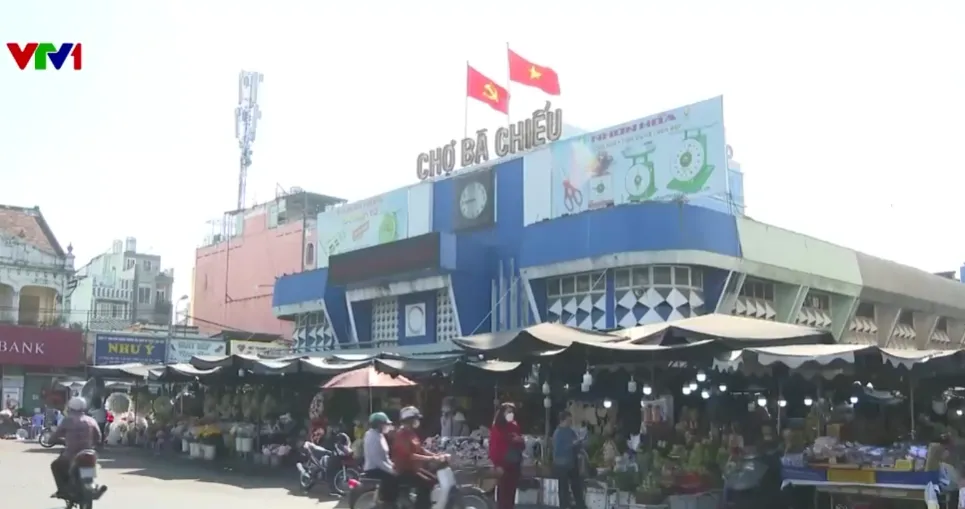 Camera gi&aacute;m s&aacute;t ph&aacute;t huy hiệu quả, chợ B&agrave; Chiểu bớt cảnh lấn chiếm vỉa h&egrave;- Ảnh 1.