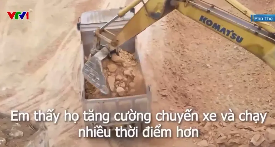 XE TẢI G&Acirc;Y BỤI BẶM, HƯ HỎNG ĐƯỜNG D&Acirc;N SINH - Ảnh 3.