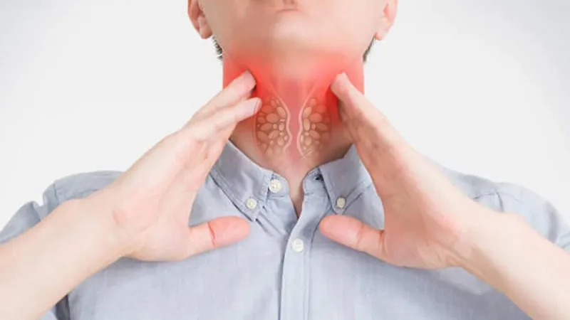 Nhận diện sớm dấu hiệu nguy hiểm của nh&acirc;n tuyến gi&aacute;p- Ảnh 1.