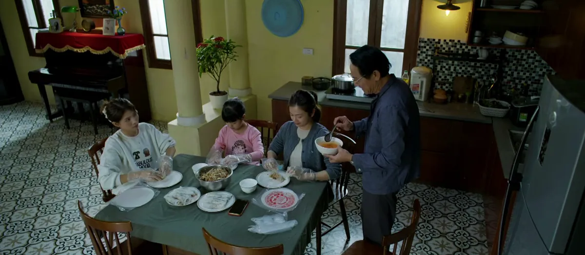 Gia đ&igrave;nh tr&aacute;i dấu - Tập 29: Vừa ra t&ograve;a, b&agrave; &Aacute;nh đ&atilde; cho chồng cơ hội 'theo đuổi từ đầu' - Ảnh 4.