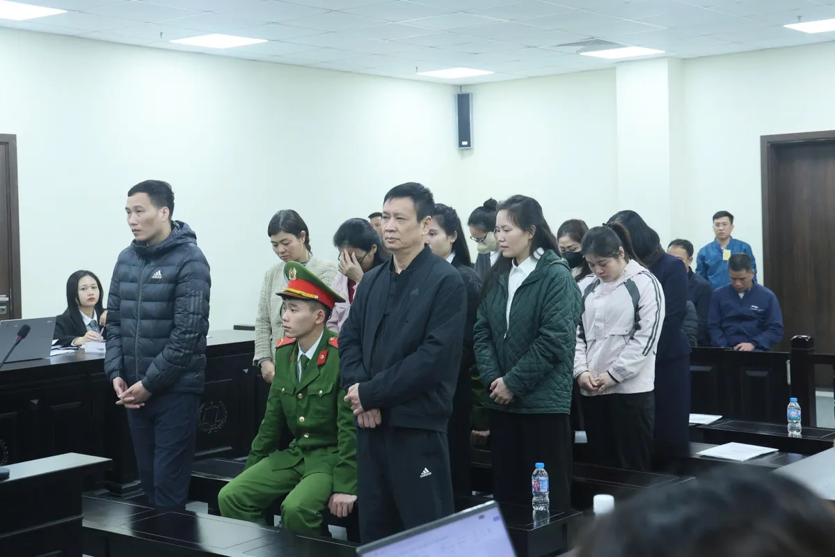 Hai &ldquo;tr&ugrave;m&rdquo; bu&ocirc;n lậu gần 550kg v&agrave;ng lĩnh &aacute;n 10 năm t&ugrave;  - Ảnh 1.