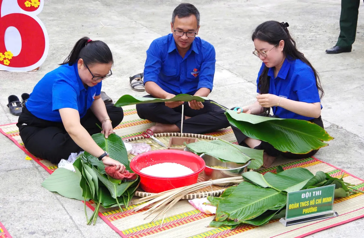 Xu&acirc;n nghĩa t&igrave;nh tr&ecirc;n v&ugrave;ng bi&ecirc;n giới biển Kh&aacute;nh H&ograve;a - Ảnh 1.