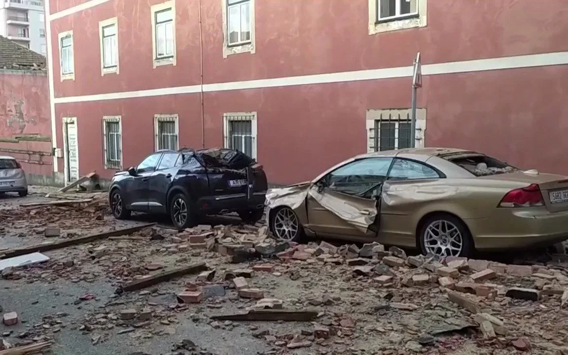 Bão Kristin càn quét Bồ Đào Nha (Ảnh: Euronews)