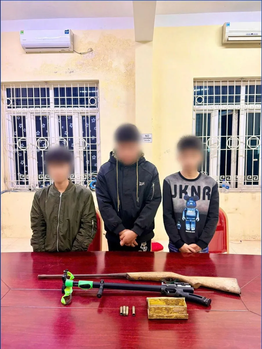 Livestream khoe s&uacute;ng tự chế, nam thanh ni&ecirc;n bị c&ocirc;ng an xử l&yacute; - Ảnh 1.