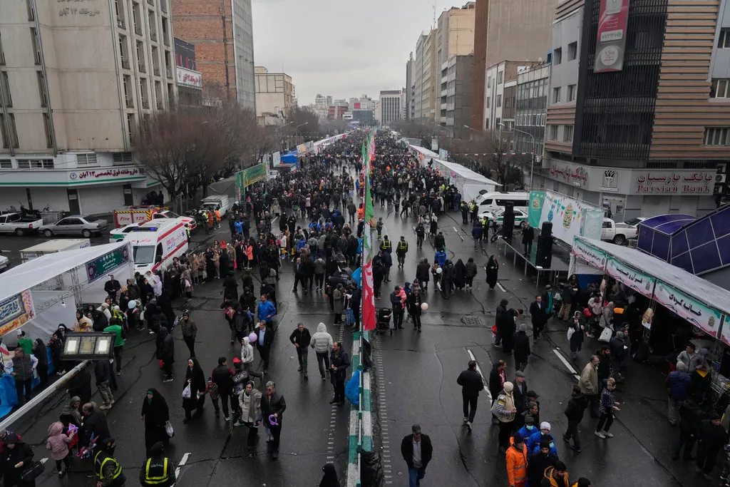 Iran x&aacute;c nhận vẫn đ&agrave;m ph&aacute;n với Mỹ- Ảnh 1.