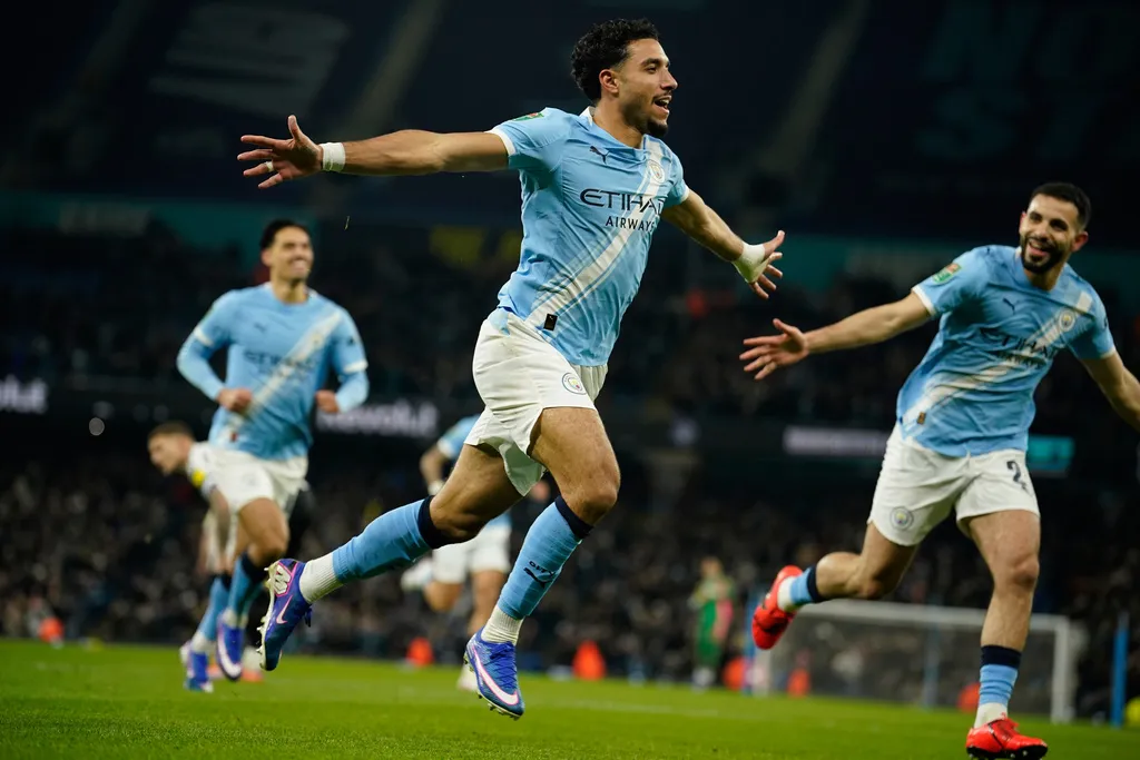 Đại thắng Newcastle, Man City thẳng tiến v&agrave;o chung kết gặp Arsenal- Ảnh 2.