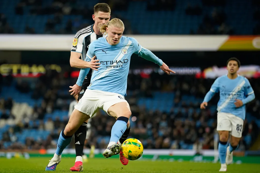 Đại thắng Newcastle, Man City thẳng tiến v&agrave;o chung kết gặp Arsenal- Ảnh 1.