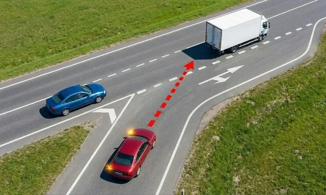 Hai c&aacute;ch d&ugrave;ng đ&egrave;n hazard thể hiện văn h&oacute;a giao th&ocirc;ng văn minh- Ảnh 1.